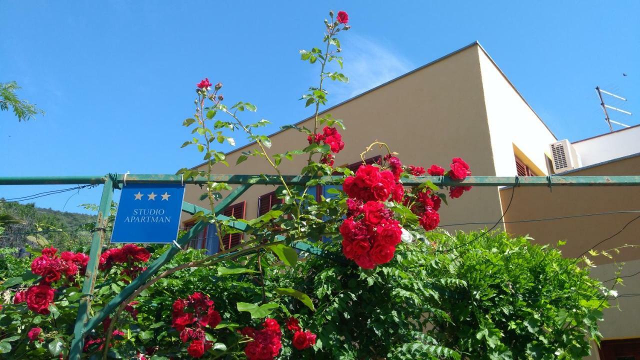 Apartment Dunja Cres Exteriör bild